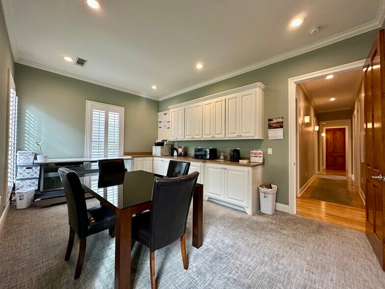 More Photos Of 302 Highland Park Cove, Ridgeland Medical For Sale