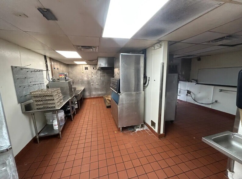 More Photos Of 1248 N Nappanee St, Elkhart Fast Food For Sale