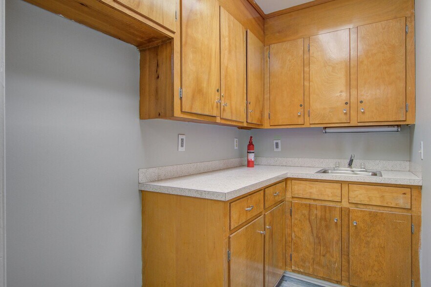More Photos Of 137 Cedar Dr, Saint Stephen Office For Sale
