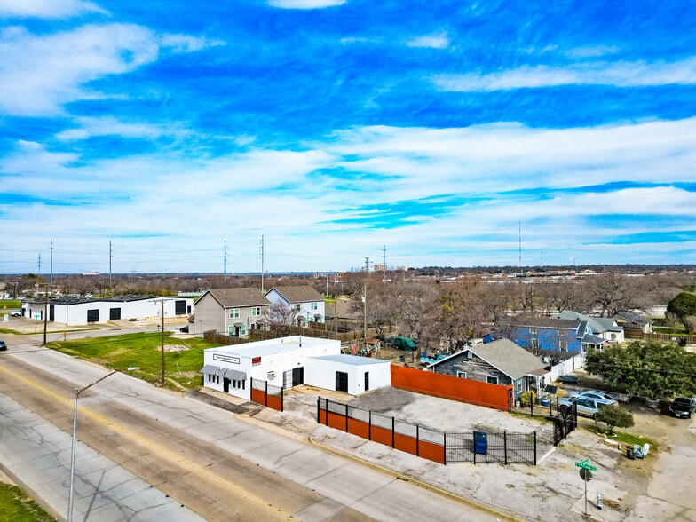 More Photos Of 411 S Riverside Dr, Fort Worth Storefront Retail Office For Sale
