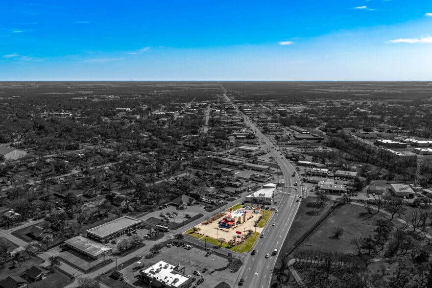 More Photos Of 1014 W Moore Ave, Terrell Restaurant For Sale