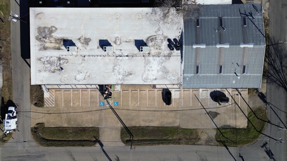 More Photos Of 2200 Evanston Ave, Dallas Showroom For Sale