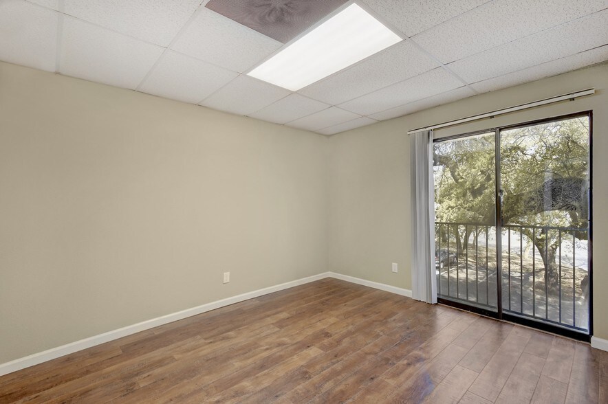 More Photos Of 13740 N Highway 183, Austin Office For Sale