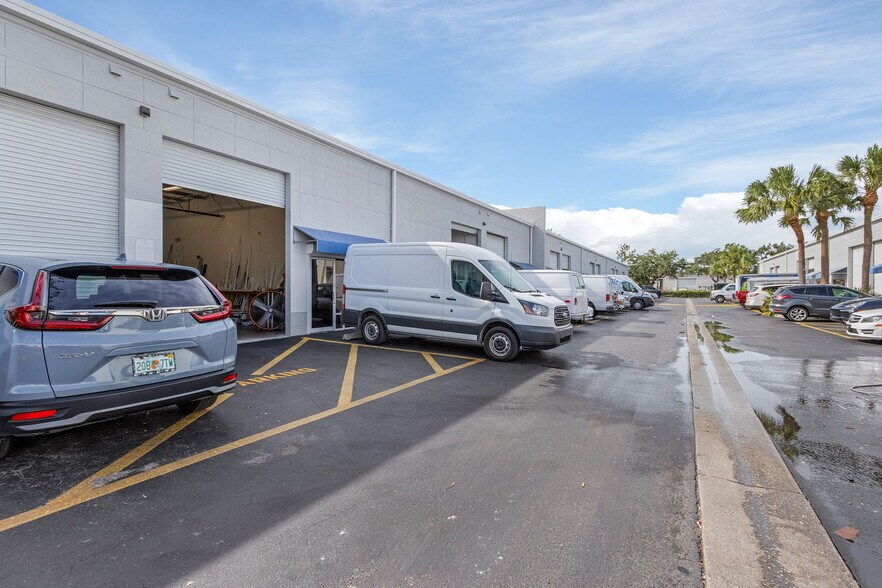 More Photos Of 4110 Enterprise Ave, Naples Unknown For Lease