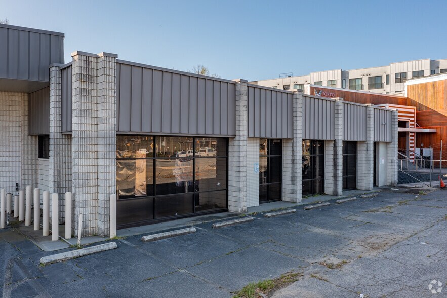 More Photos Of 1747 Cheshire Bridge Rd NE, Atlanta General Retail For Sale