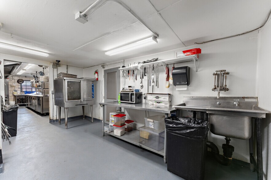 More Photos Of 4305 Portage St NW, Canton Restaurant For Sale