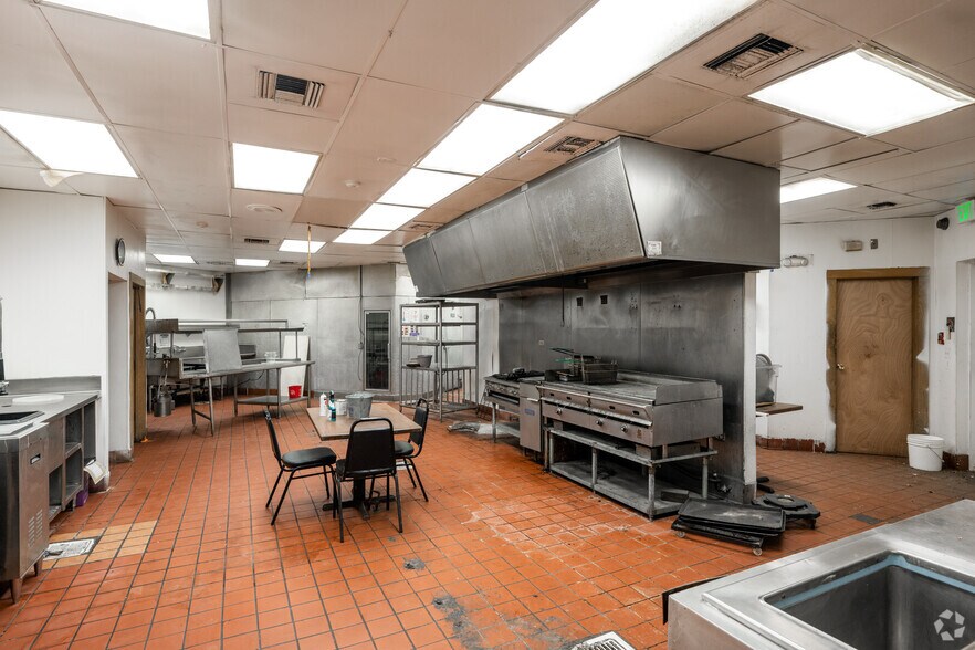 More Photos Of 2200 S Monaco Pky, Denver Storefront For Lease