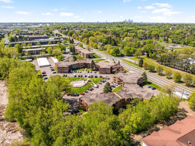 More Photos Of 371 Old Highway 8 SW, New Brighton Apartments For Sale