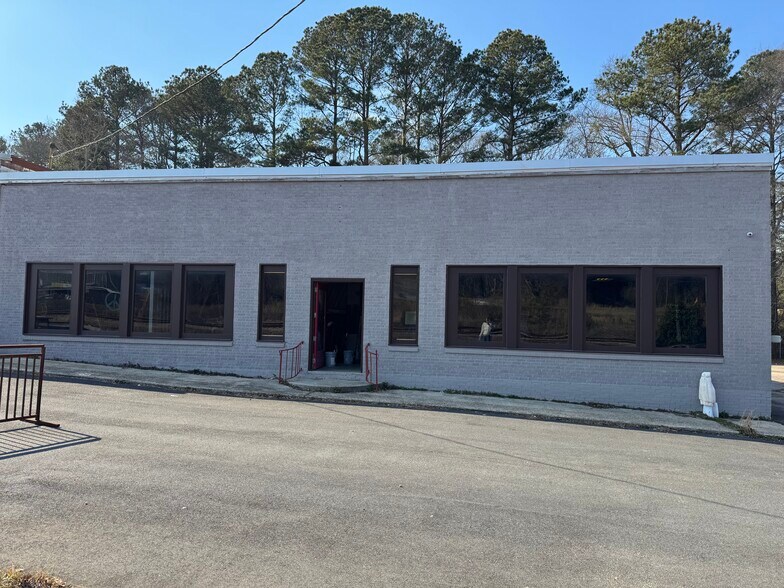 Primary Photo Of 307 S US-29, Hogansville Showroom For Lease