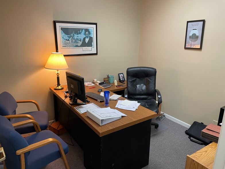 More Photos Of 28085 N Ashley Cir, Libertyville Medical For Sale