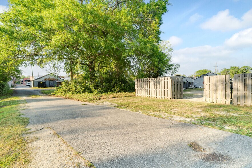 More Photos Of 213 S Wright St, Burgaw Daycare Center For Sale