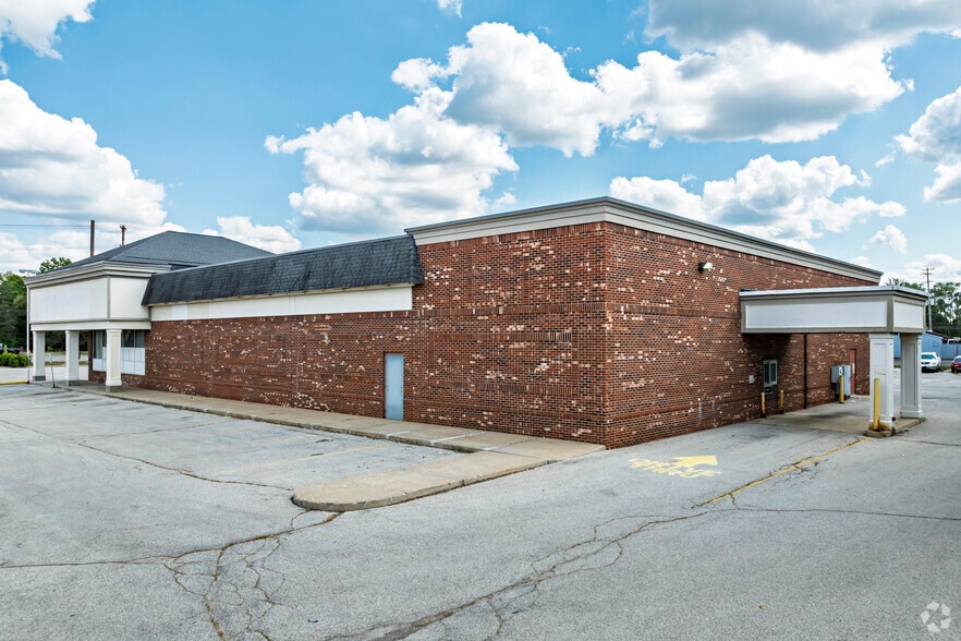More Photos Of 5118 S Martin Luther King Jr Blvd, Lansing Drugstore For Sale