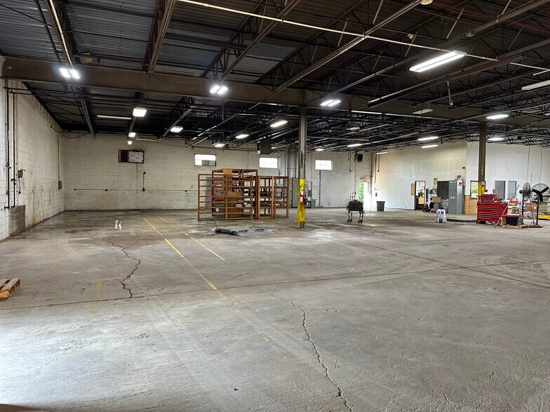 More Photos Of 305 Hankes Ave, Aurora Warehouse For Sale