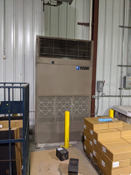 More Photos Of 177 Industrial Blvd, Toano Distribution For Lease