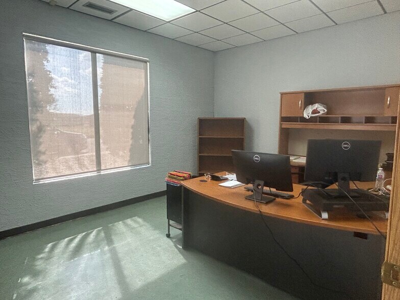 More Photos Of 1954 10 Av NW, Medicine Hat Warehouse For Sale