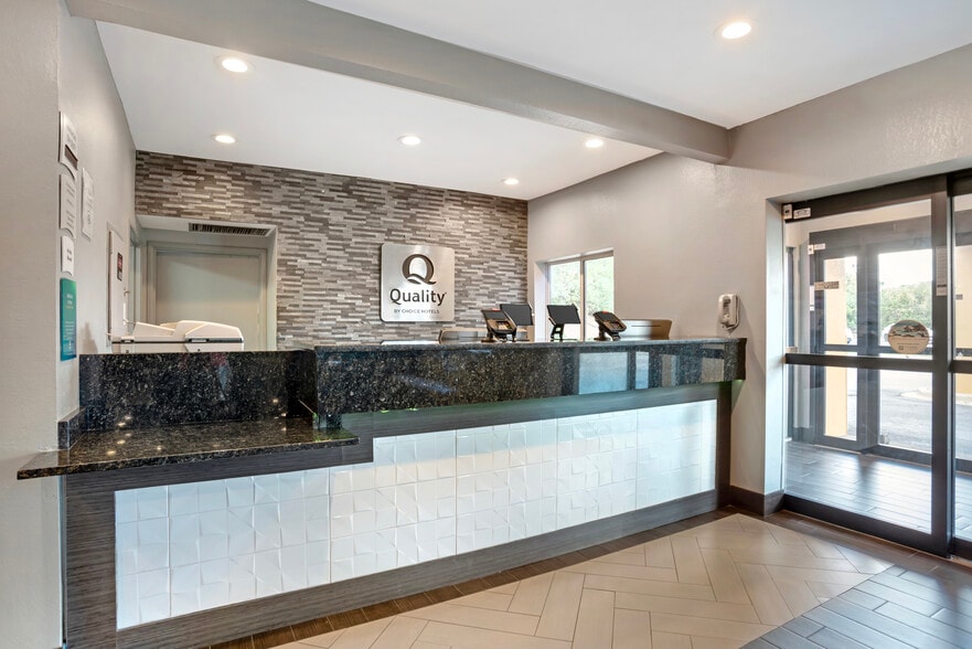 More Photos Of 707 Key Dr, Birmingham Hotel For Sale