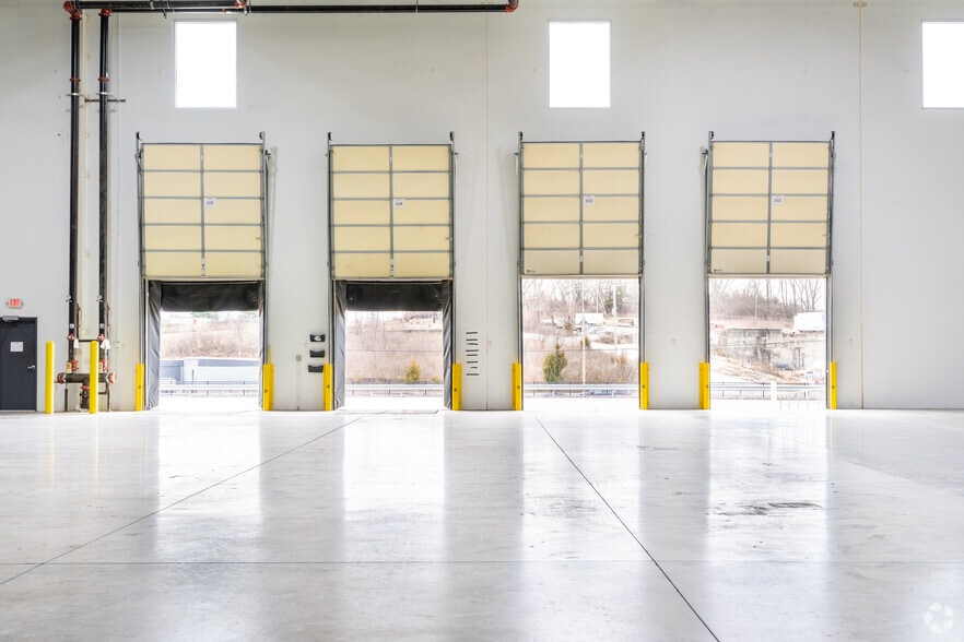 More Photos Of 5400 N Hanley Rd, Saint Louis Warehouse For Lease