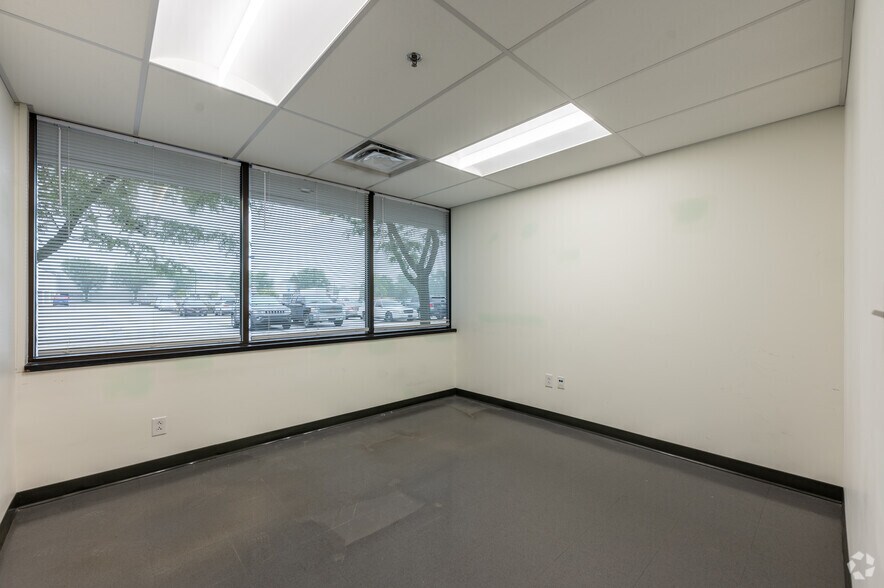 More Photos Of 1810 S Lynhurst Dr, Indianapolis Unknown For Lease