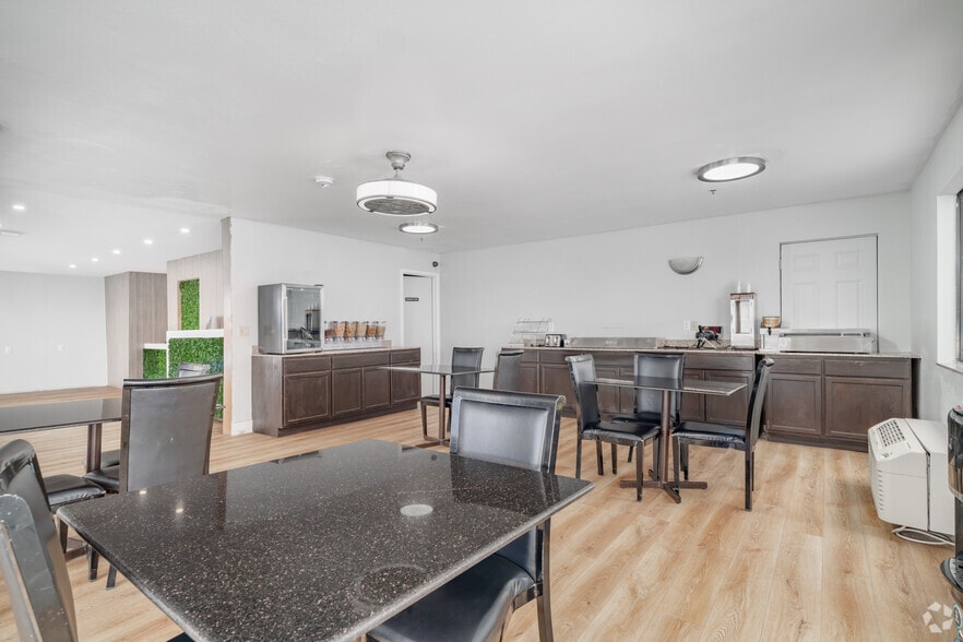 More Photos Of 3616 Veterans Blvd, Del Rio Hotel For Sale