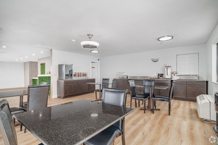 More Photos Of 3616 Veterans Blvd, Del Rio Hotel For Sale