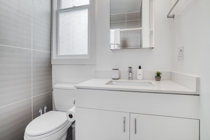 More Photos Of 1668 Washington St, San Francisco Apartments For Sale