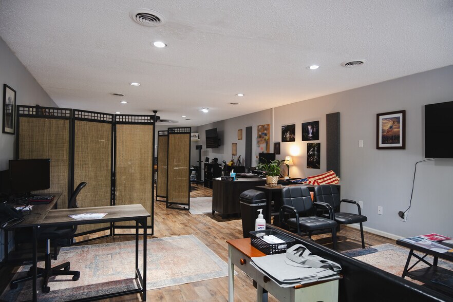 More Photos Of 512-522 S Caldwell St, Brevard Office For Sale