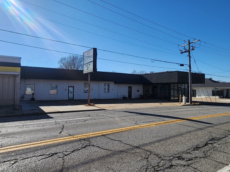 More Photos Of 2908 E 15th St, Tulsa Freestanding For Lease
