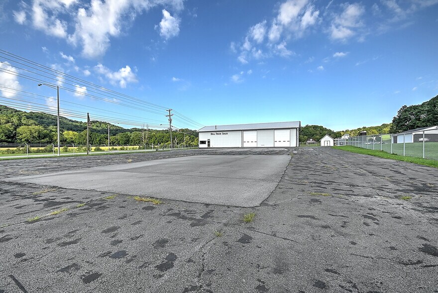 More Photos Of 3930 E Stone Dr, Kingsport Warehouse For Sale