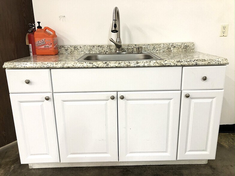 More Photos Of 3486 Kurtz St, San Diego Warehouse For Lease