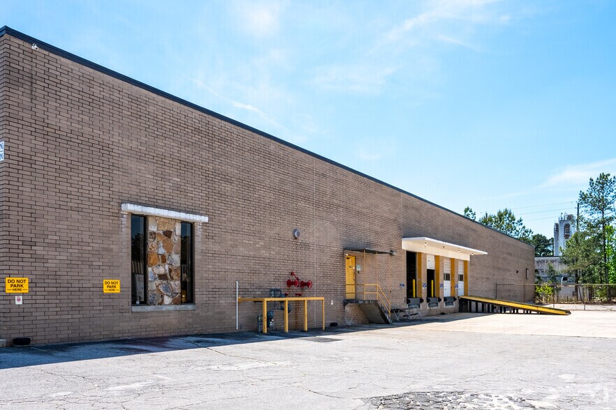 More Photos Of 5600-5700 Drake Dr SW, Atlanta Warehouse For Lease