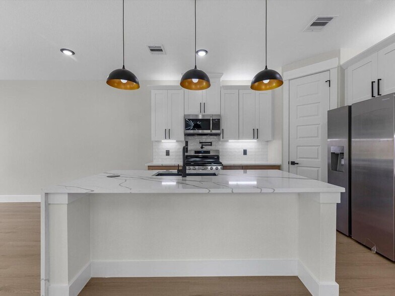 More Photos Of 1030 Reverend B J Lewis dr, Houston Apartments For Sale