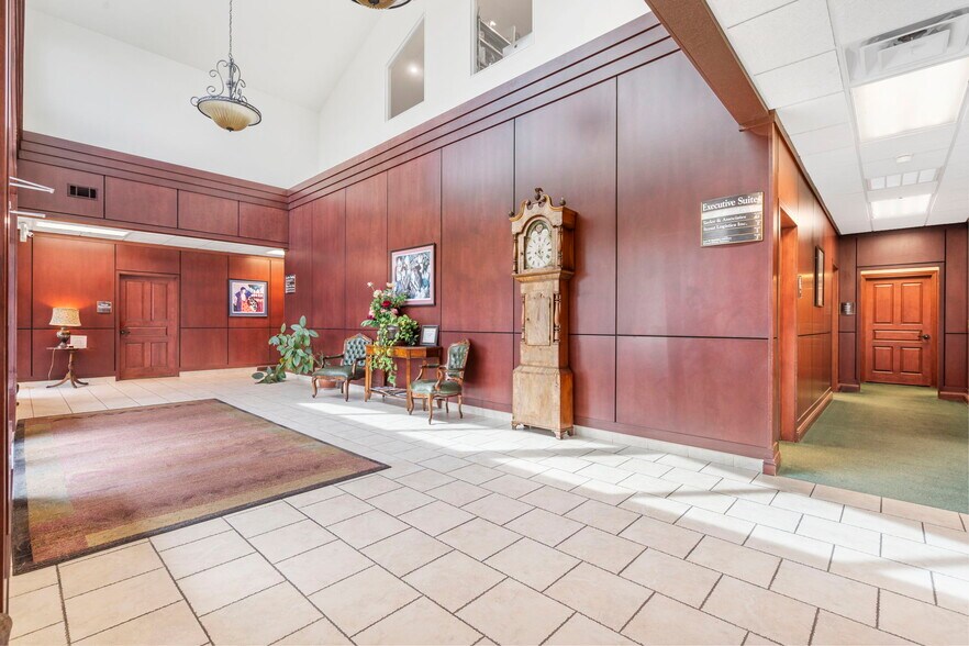 More Photos Of 2964 W Huntsville Ave, Springdale Medical For Lease
