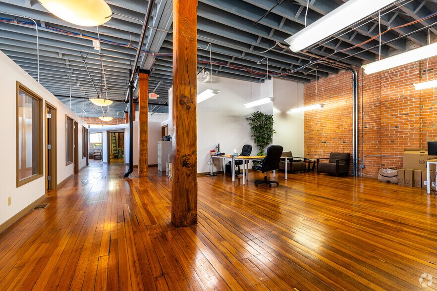 More Photos Of 400 Admiral Blvd, Kansas City Office For Lease