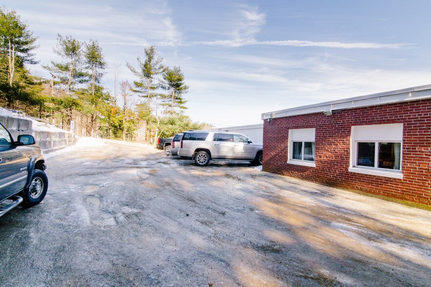 More Photos Of 43 Grove St, Peterborough Freestanding For Sale