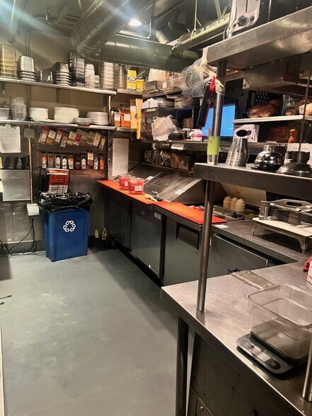 More Photos Of 2282 NW Hoyt St, Portland Multifamily For Sale