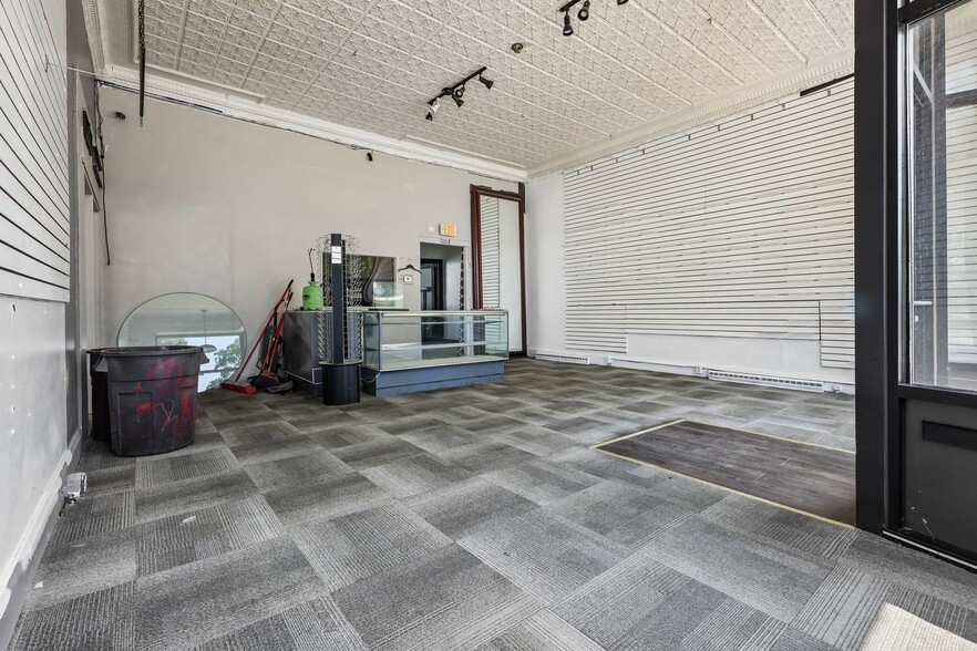 More Photos Of 2710-2712 17th St, Racine Storefront Retail Residential For Sale