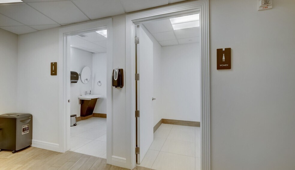 More Photos Of 270 Biscayne Boulevard Way, Miami Hotel For Lease