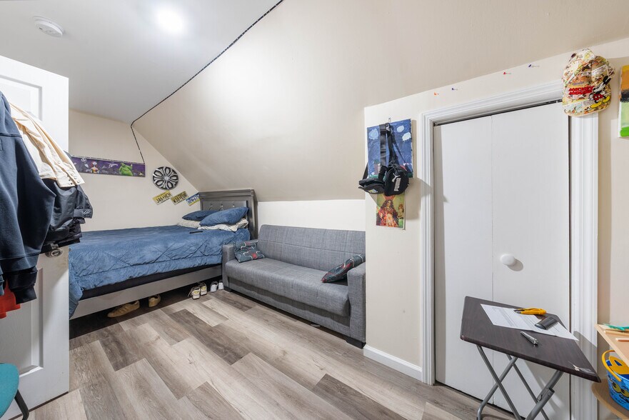 More Photos Of 146 Sherman Ave, Newark General Retail For Sale