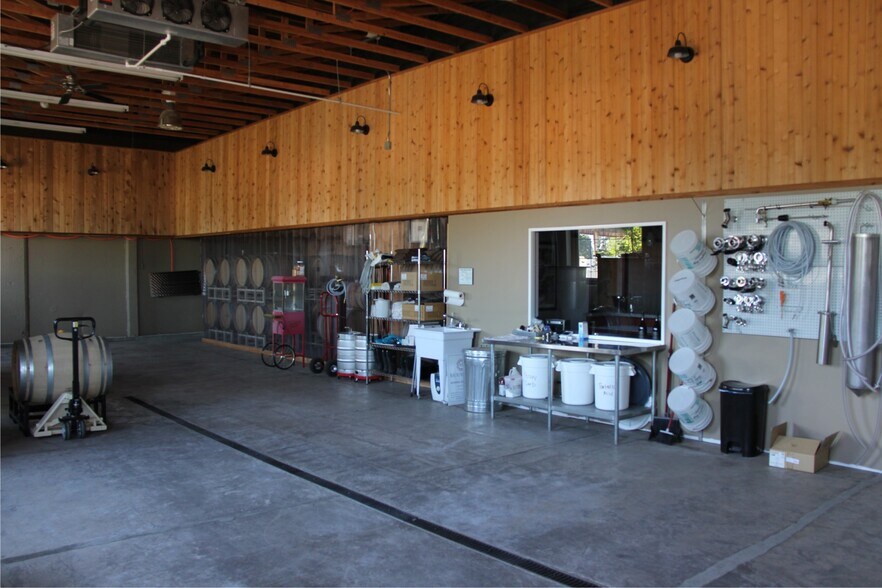 More Photos Of 258 N Kutch St, Carlton Storefront For Lease