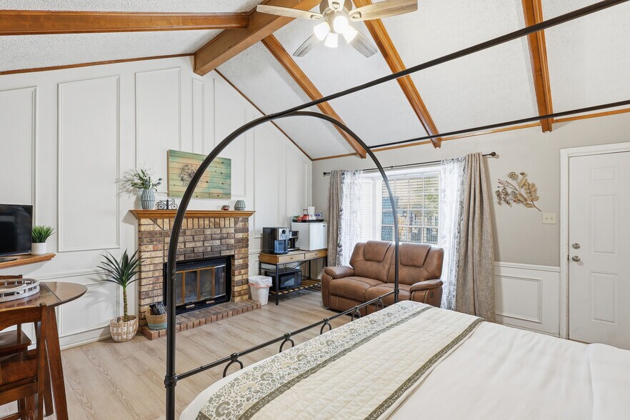 More Photos Of 201 N State St, Fort Davis Hotel For Sale