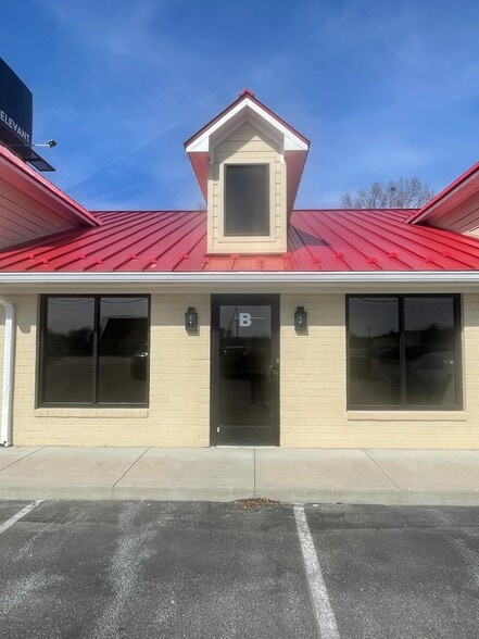 More Photos Of 17912 Forest Rd, Forest Storefront Retail Office For Lease