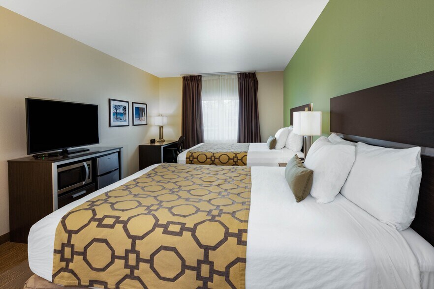 More Photos Of 1400 US Highway 31, Beulah Hotel For Sale