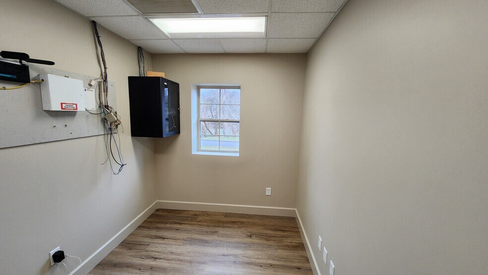 More Photos Of 272 E Kemper Rd, Loveland Industrial For Lease