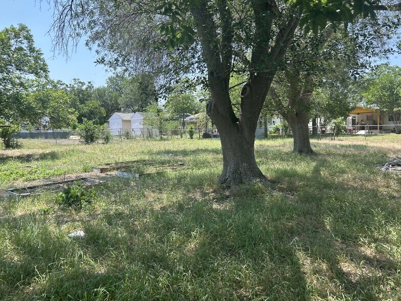 More Photos Of 1350 Huisache Ave, New Braunfels Office Residential For Sale