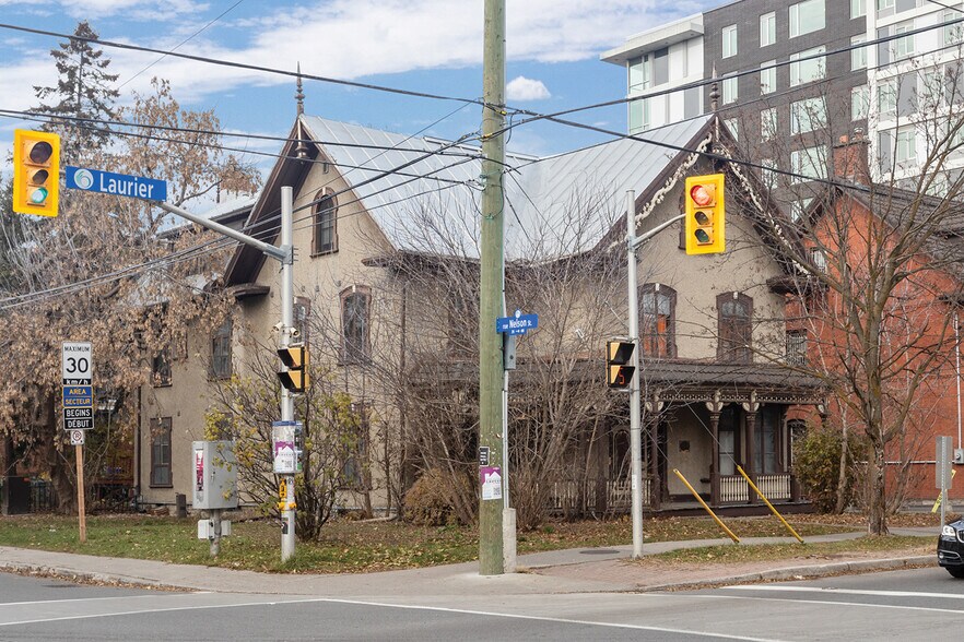 More Photos Of 245 Laurier Av E, Ottawa Apartments For Sale