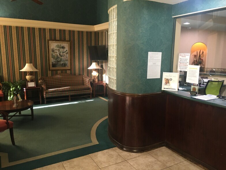 More Photos Of 2735 University Blvd S, Jacksonville Office For Sale