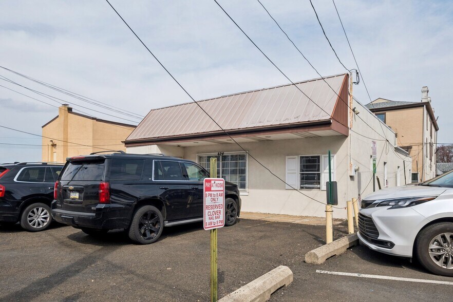 More Photos Of 431-433 Old York Rd, Jenkintown Office For Sale