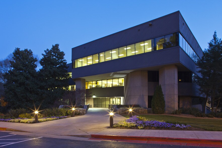More Photos Of 2300 Lake Park Dr SE, Smyrna Unknown For Lease