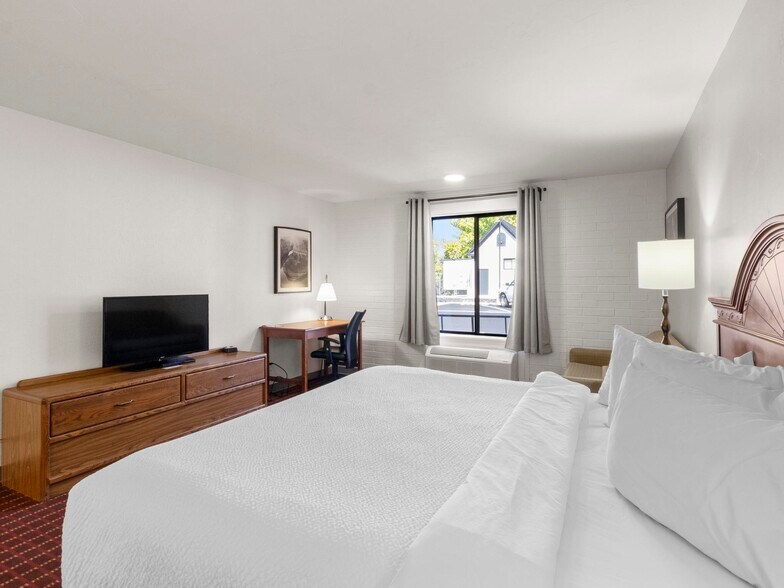 More Photos Of 333 N Main St, Richfield Hotel For Sale