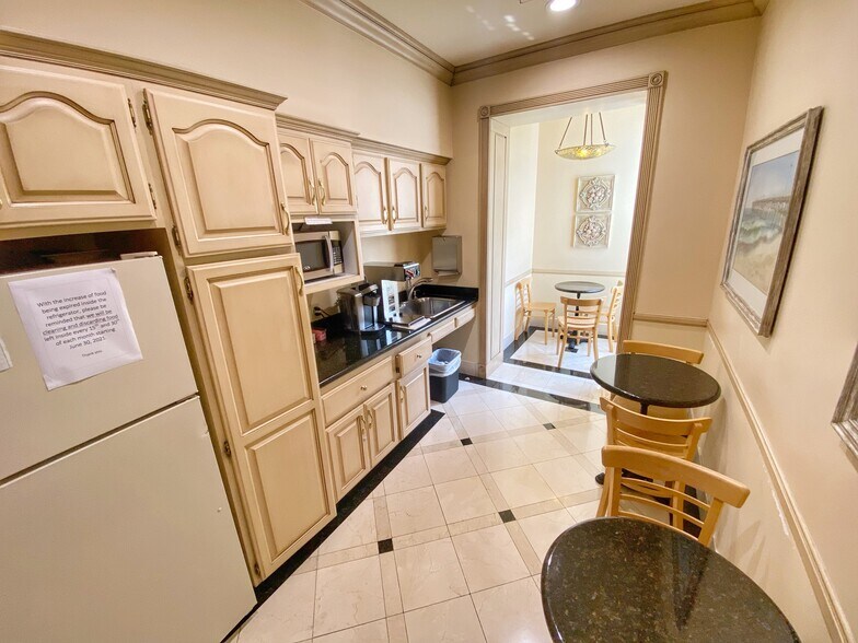 More Photos Of 100 N Brand Blvd, Glendale Office Residential For Lease